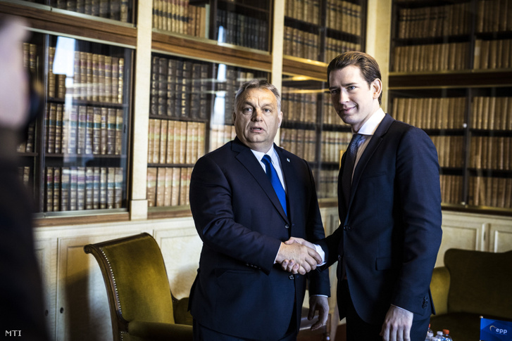 Orbán Viktor miniszterelnök (b) és Sebastian Kurz osztrák kancellár megbeszélése az Európai Néppárt (EPP) csúcstalálkozója előtt Brüsszelben 2018. december 13-án