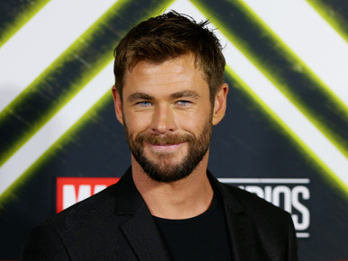 Most Chris Hemsworth osztott meg kulisszák mögötti videót a Bosszúállók forgatásáról