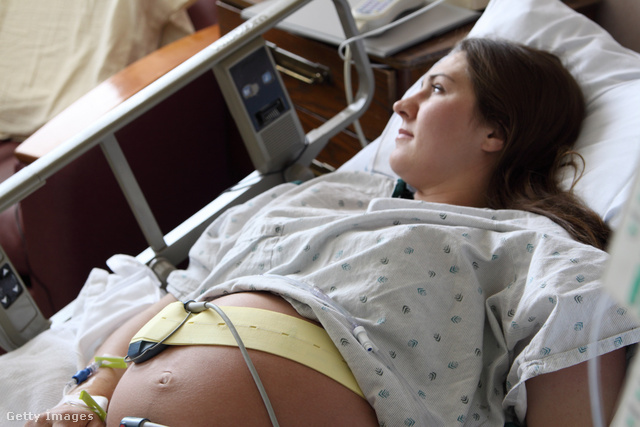 Otthon és a kórházban is figyelik a baba szívhangját és mozgását