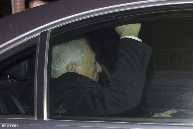 Strauss-Kahn távozóban a lille-i bíróságról