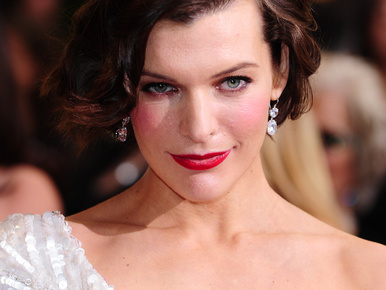 Milla Jovovich most beszélt arról először, hogy 2 éve volt egy sürgősségi abortusza