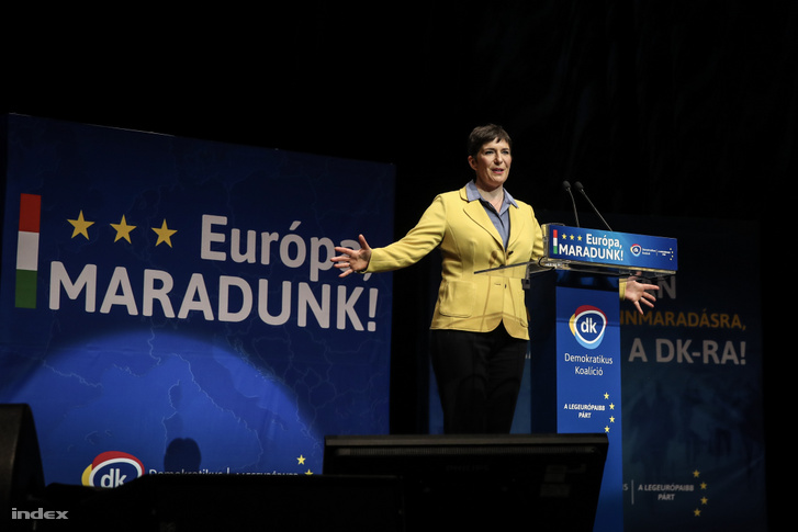 Dobrev Klára, a Demokratikus Koalíció (DK) EP-listavezetője, képviselőjelöltje beszédet mond a Majálisozz a DK-val című rendezvényen a budapesti Városligetben 2019. május 1-jén.
