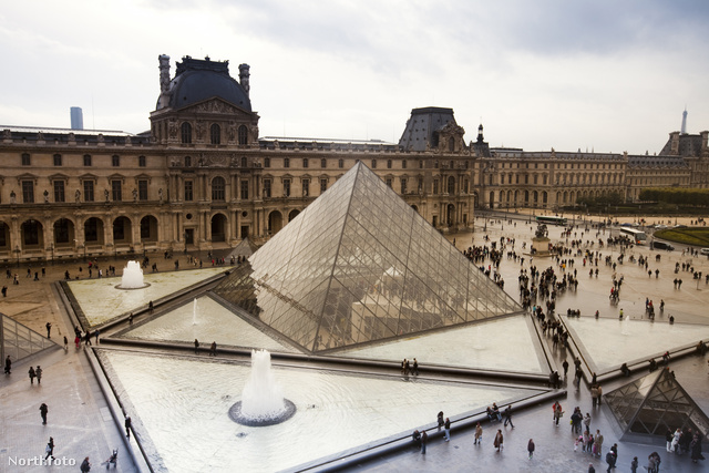 A Louvre Párizsban