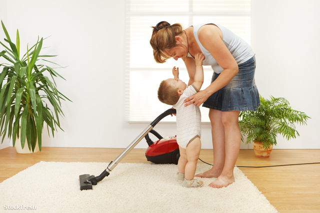 stockfresh 232198 mother-cleaning-the-floor sizeM