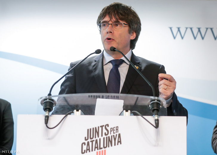 Carles Puigdemont volt katalán elnök brüsszeli sajtóértekezlete 2019. április 10-én. A Katalónia függetlenségérõl rendezett népszavazással kapcsolatban Spanyolországban több bûncselekménnyel vádolt és emiatt belgiumi emigrációban élõ Puigdemont bejelentette hogy Együtt Katalóniáért nevû pártjával együtt jelölteti magát a májusi európai parlamenti választásokra.