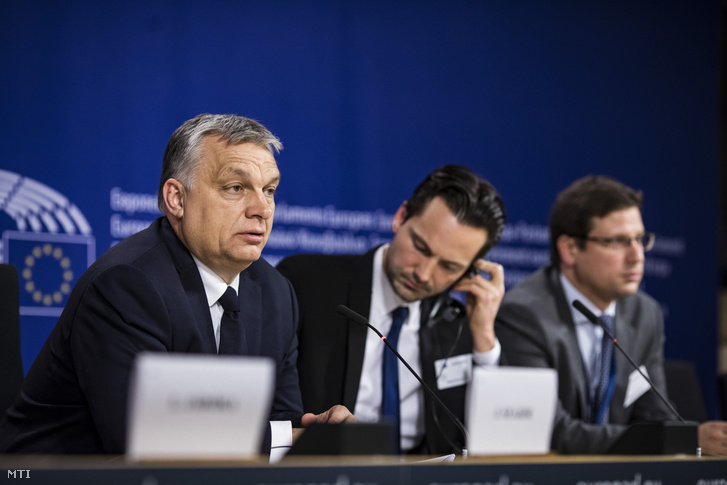 Orbán Viktor miniszterelnök sajtótájékoztatót tart az Európai Néppárt politikai közgyűlése után az Európai Parlament épületében, 2019. március 20-án