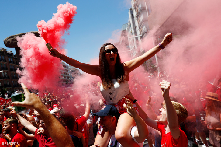 Liverpool-szurkolók Madridban