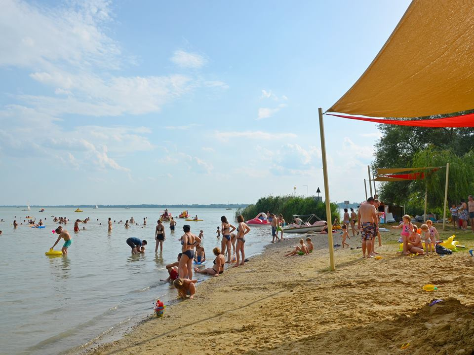 Itt van az egyik legszebb strand a Balaton partj n Gyenesdi s