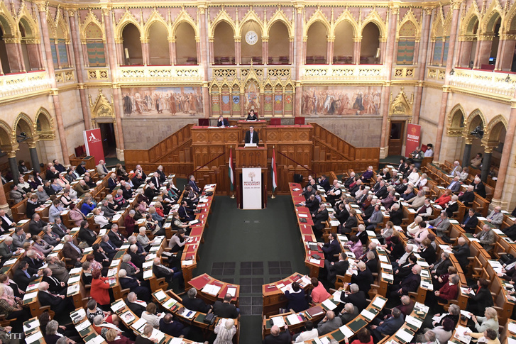 Az Országos Nyugdíjas Parlament második ülése az Országház Felsõházi termében 2018. január 25-én.