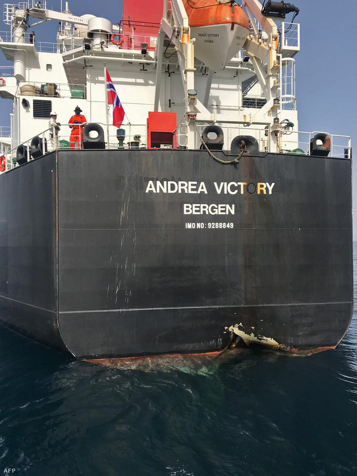 A képen a sérült hajók egyike, a norvég Andrea Victory nevű hajó látható 2019. június 13-án.