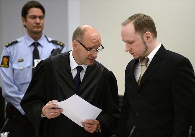 Breivik ügyvédjével, Geir Lippestaddal konzultál
