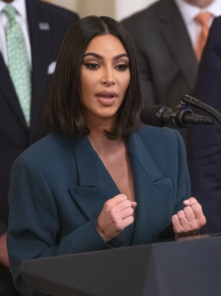 Kim Kardashian ezután nagy átéléssel beszélt arról, mennyire fantasztikusak a Trump által tervezett reformok