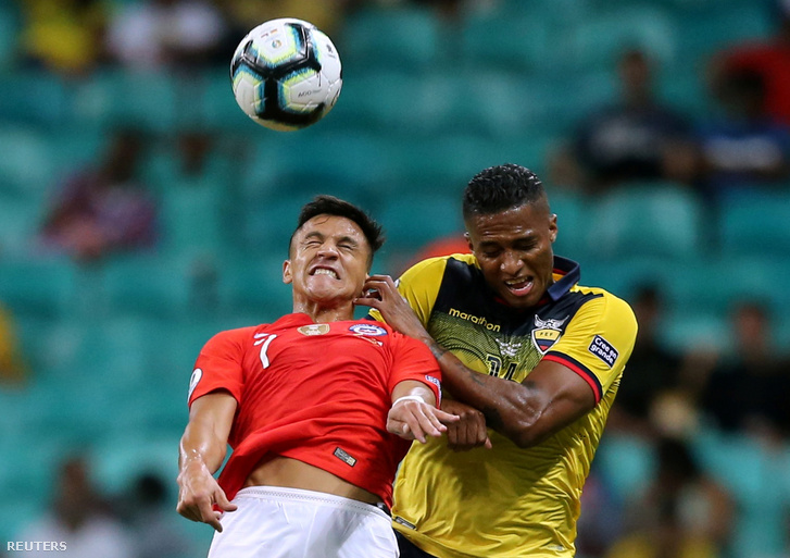 Alexis Sanchez és Antonio Valencia a Chile-Ecuador mérkőzésen 2019. június 21-én