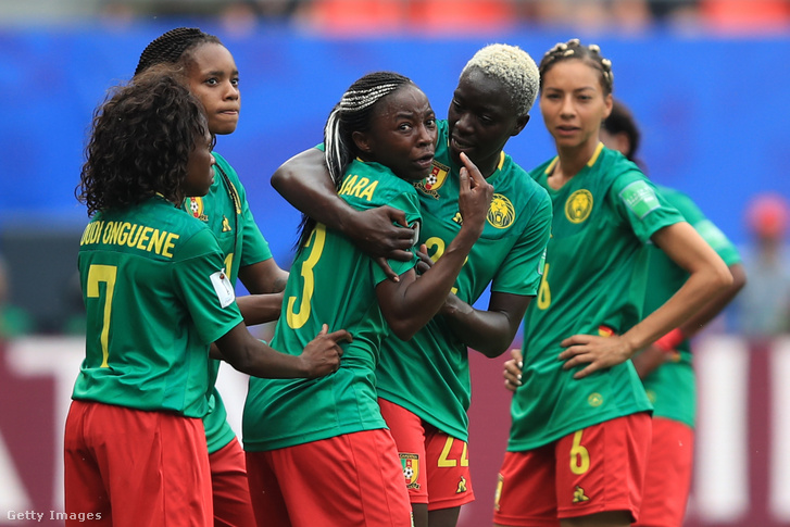 Ajara Nchout kameruni játékos reakciója a megtagadott gól után.