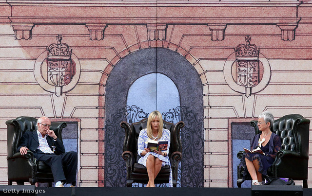 Rowling a Buckingham-palotában olvas fel