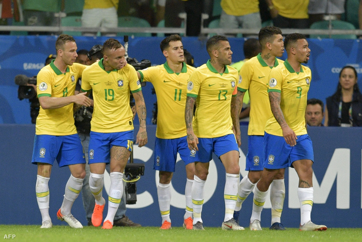 A brazil támadások felelősei: Arthur, Everton, Coutinho, Dani Alves, Firmino, Gabriel Jesus (b-j)