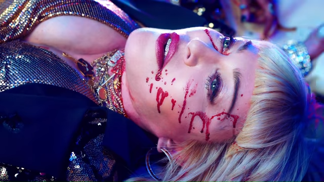 Screenshotter--MadonnaGodControlOfficialMusicVideo-1’46&amp;rdquo;.png