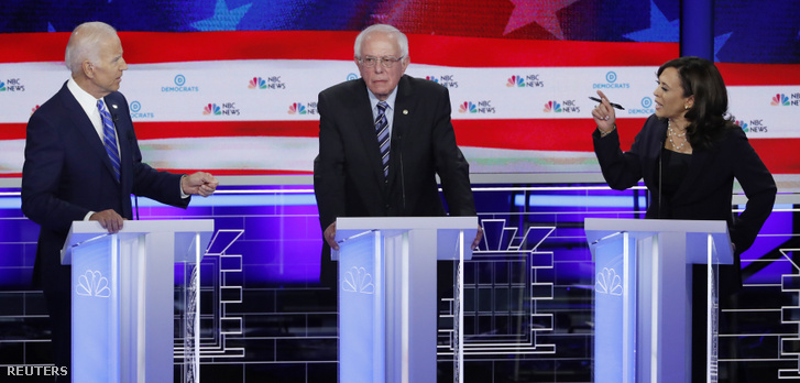 Kamala Harris (jobbra) vitatkozik Joe Bidennel (balra), középen Bernie Sanders a Demokrata Párt elnökjelöltségi vitáján 2019. június 27-én