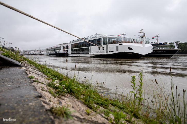 A Viking Sigyn szállodahajó Budapesten 2019. május 30-án