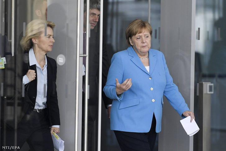 Ursula von der Leyen és Angela Merkel