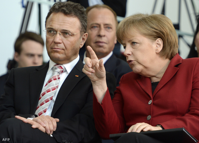 Hans-Peter Friedrich és Angela Merkel