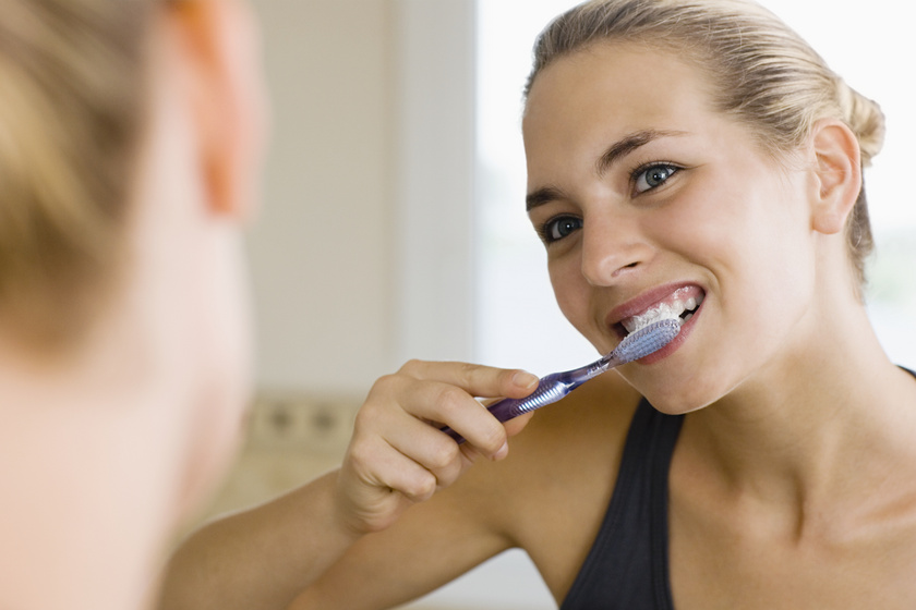 A csodát ígérő fogkrémeket is óvatosan szabad használni.