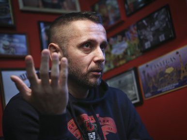 Majkát még édesanyja elvesztésénél is jobban megviselte, hogy széthullott a barátságuk Curtisszel