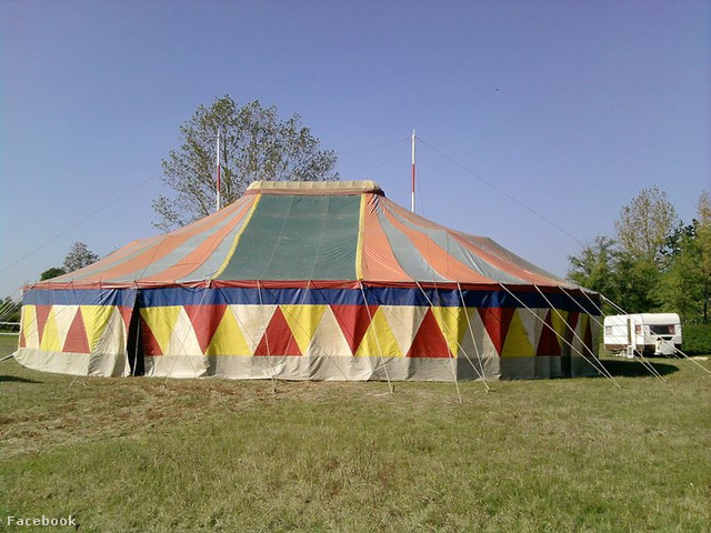 Az Evadro cirkusz sátra