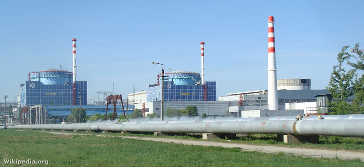 A hmelnickiji atomerőmű 1-es blokkja. Jelenleg két reaktorblokkja üzemel. A harmadik blokk építése a befejezéséhez közeledik, a negyedik blokk építését pedig elkezdték.