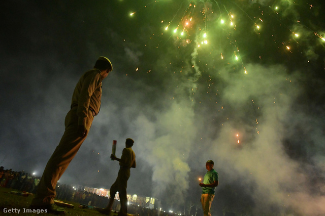 Az indiai Diwali fesztivál tűzijátékának füstfelhője kifejezetten káros
