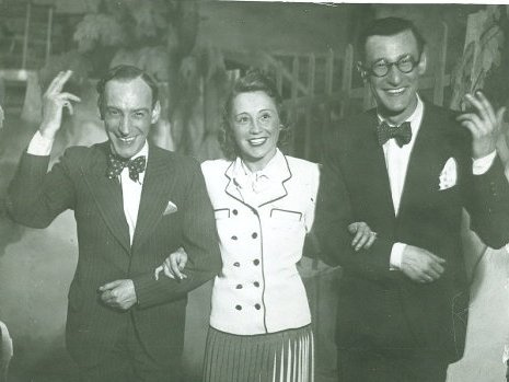 Latabár Kálmán, Fejes Teri és Latabár Árpád Erdélyi Mihály Sárgarigófészek című operettjében 1939-ben