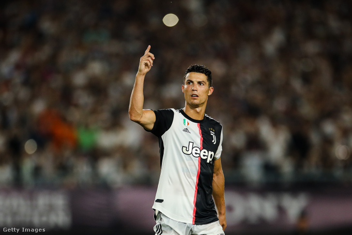 Cristiano Ronaldo a Juventus 2019-20-as mezében