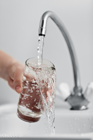 stockfresh 1654480 glass-pouring-fresh-drink-water sizeM