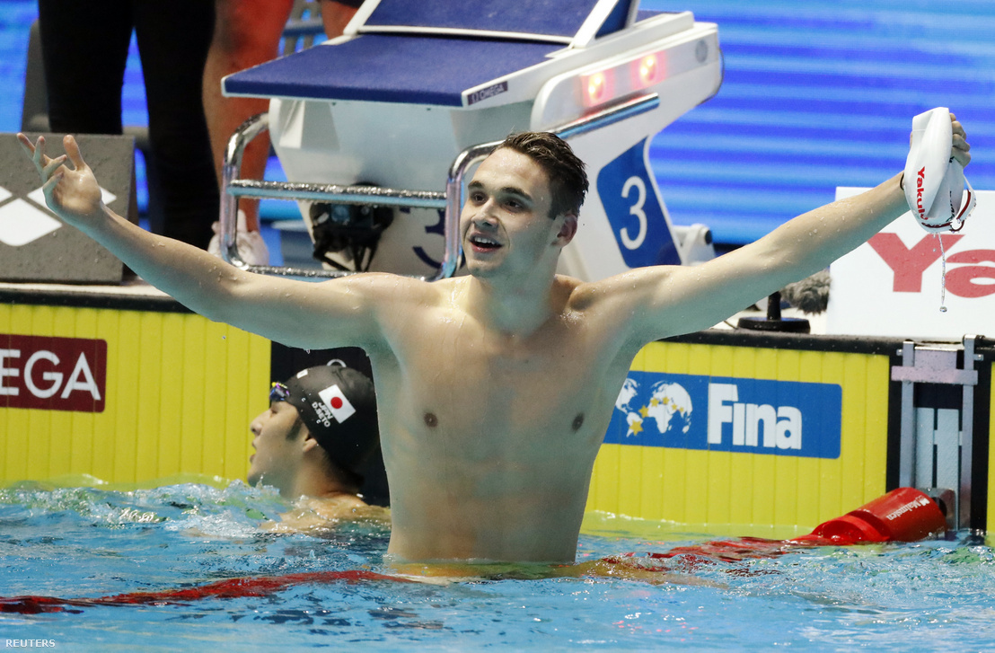 Milák Kristóf örül, miután óriási világcsúccsal lett aranyérmes a 200 méteres férfi pillangóuszás döntőjében a 18. vizes világbajnokságon a dél-koreai Kvangdzsuban 2019. július 24-én