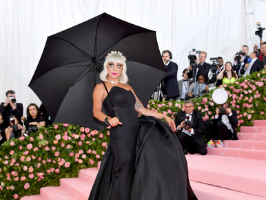 Lady Gaga most a hangmérnökével smacizott, méghozzá elég merész szerelésben