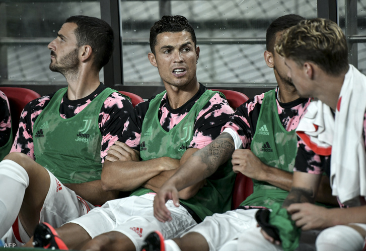 Cristiano Ronaldo a cserepadon