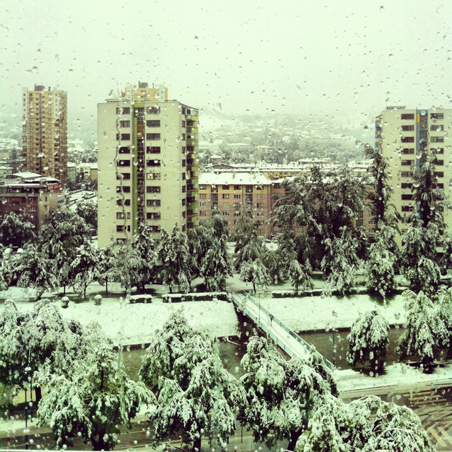 A képre kattintva még több havas kép nézhető meg Szarajevóból a Storify-on