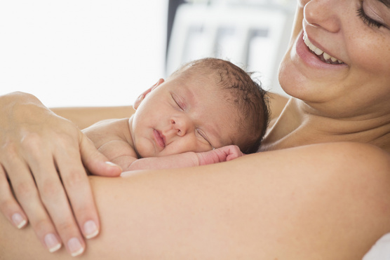 Az újszülöttek bőrén található baktériumok nagy része megegyezik az édesanya mikrobiomjával