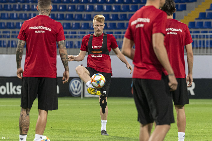 Kalmár Zsolt az azeri csapat elleni június 8-i Európa-bajnoki selejtezőmérkőzésre készülő magyar labdarúgó-válogatott edzésén a találkozónak otthont adó bakui stadionban 2019. június 7-én.