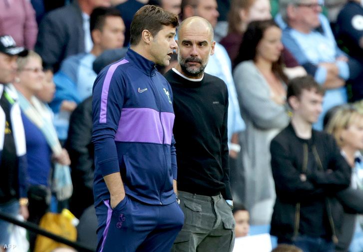 Mauro Pochettino és Pep Guardiola beszélget a Manchester City-Tottenham-meccsen