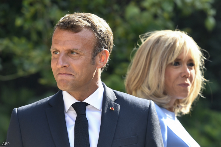 Emmanuel Macron francia államfő és felesége, Brigitte Macron