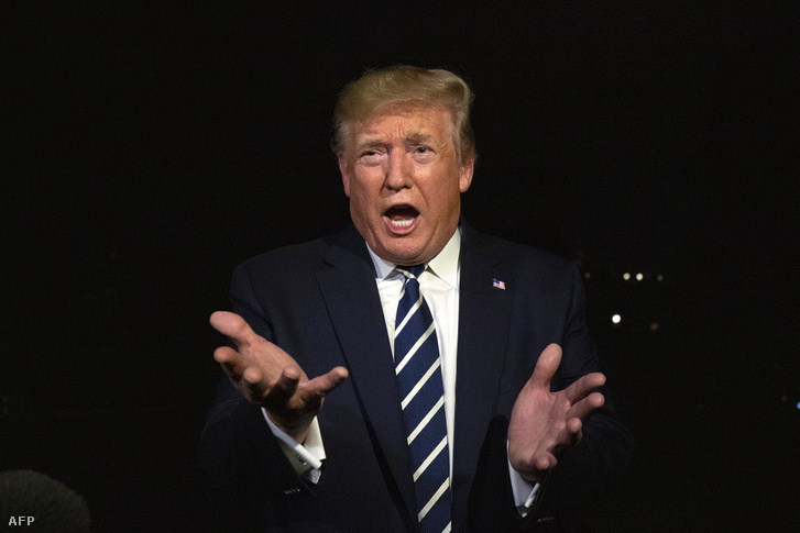 Donald Trump nyilatkozik a sajtónak a G7 találkozóra tartva Washingtonban 2019. augusztus 23-án