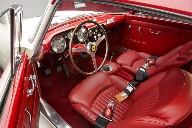 Már kacsingatunk a modern ergonómia felé a Ferrari 250 GT Boanóban