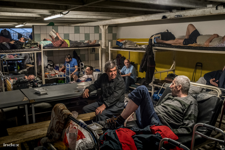 A Dankó utcai fűtött utcában nappali melegedőt és éjjeli menedékhelyet üzemeltet az Oltalom Egyesület