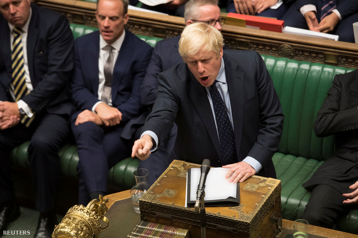 Boris Johnson beszél a brit alsóházban kedden