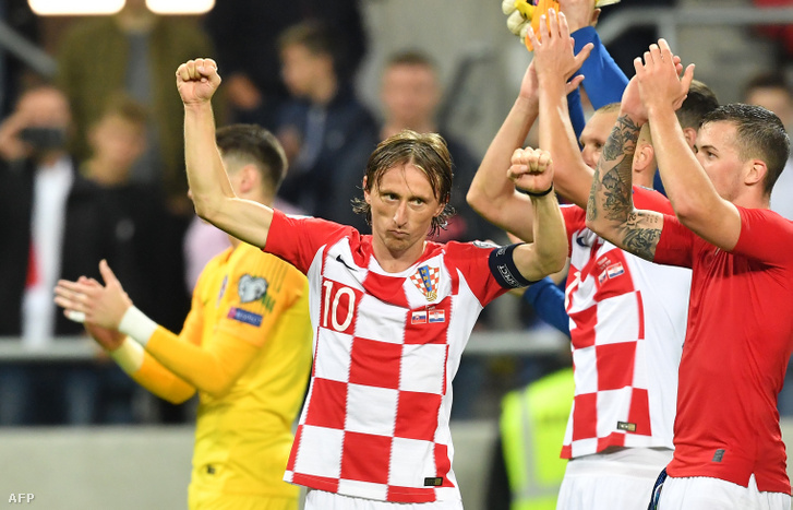 Luka Modric ünnepli Horvátország győzelmét a Szlovákia elleni mérkőzésen Trnavában