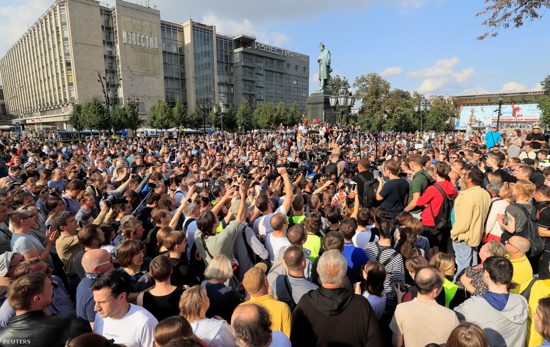 Szabad választásokat követelő tüntetők Moszkvában 2019. augusztus 31-én