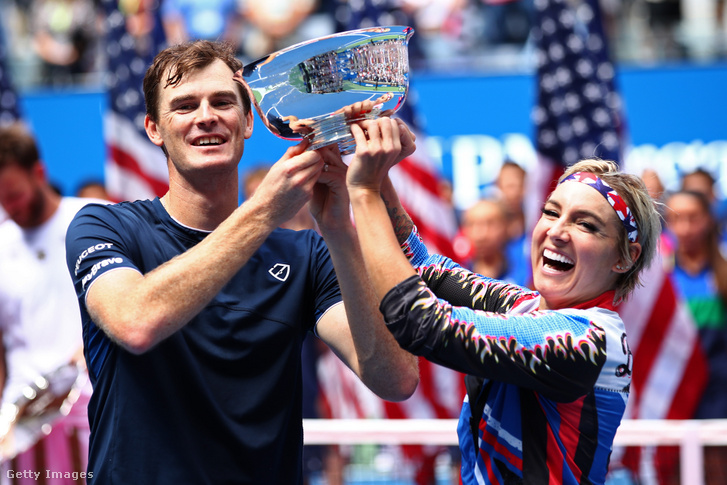 Jamie Murray és Bethanie Mattek-Sand ünnepli vegyes páros győzelmét a US Openen