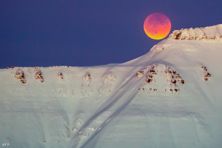 Szuperhold a Svalbard-szigeteken