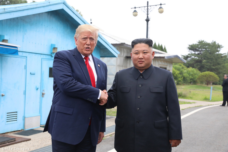 Donald Trump és Kim Dzsongun 2019. június 30-án.